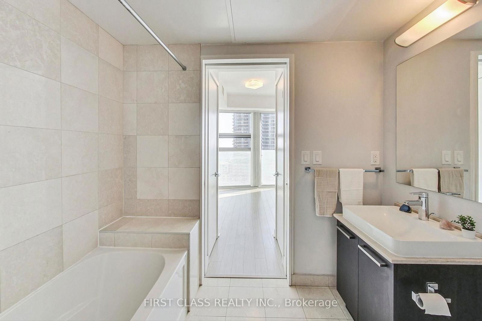 12 York St, unit 2003 for sale