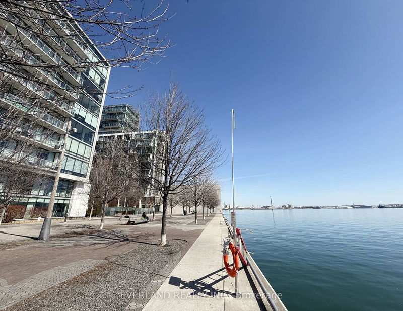 39 Queens Quay E, unit 840 for sale