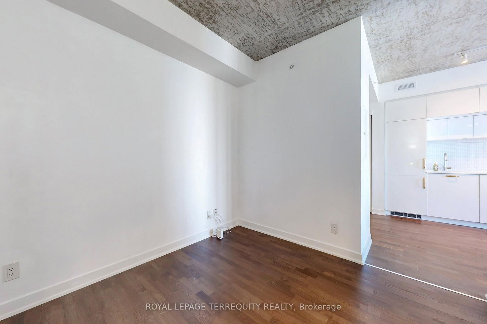 185 Roehampton Ave, unit 1707 for sale