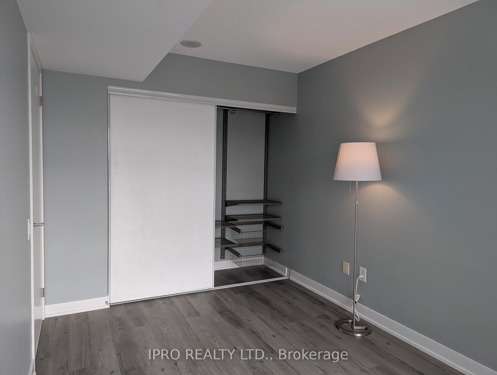 19 Singer Crt, unit 302 for rent