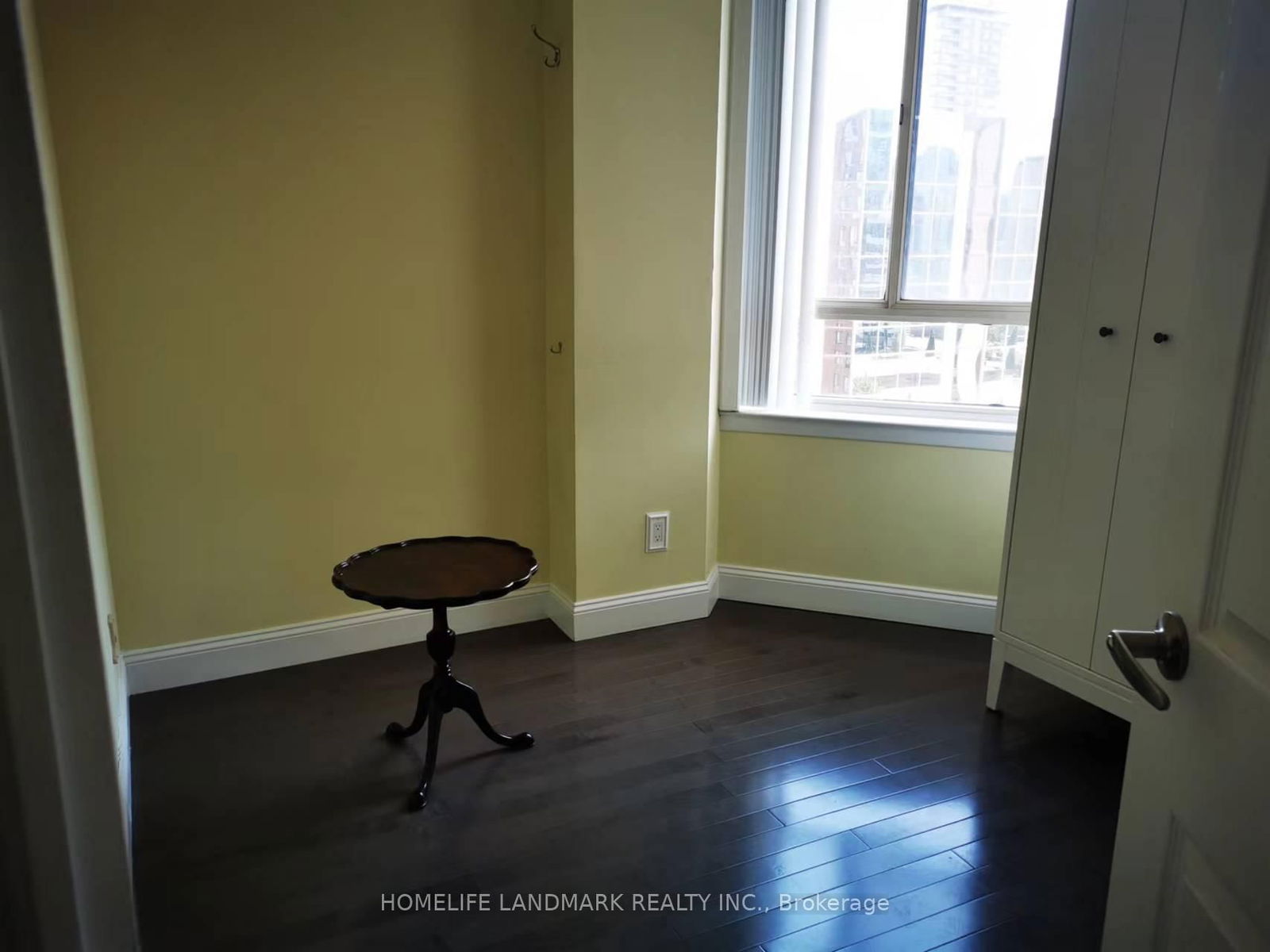 633 Bay St, unit 1907 for rent