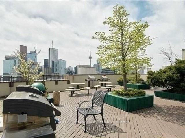 633 Bay St, unit 1907 for rent