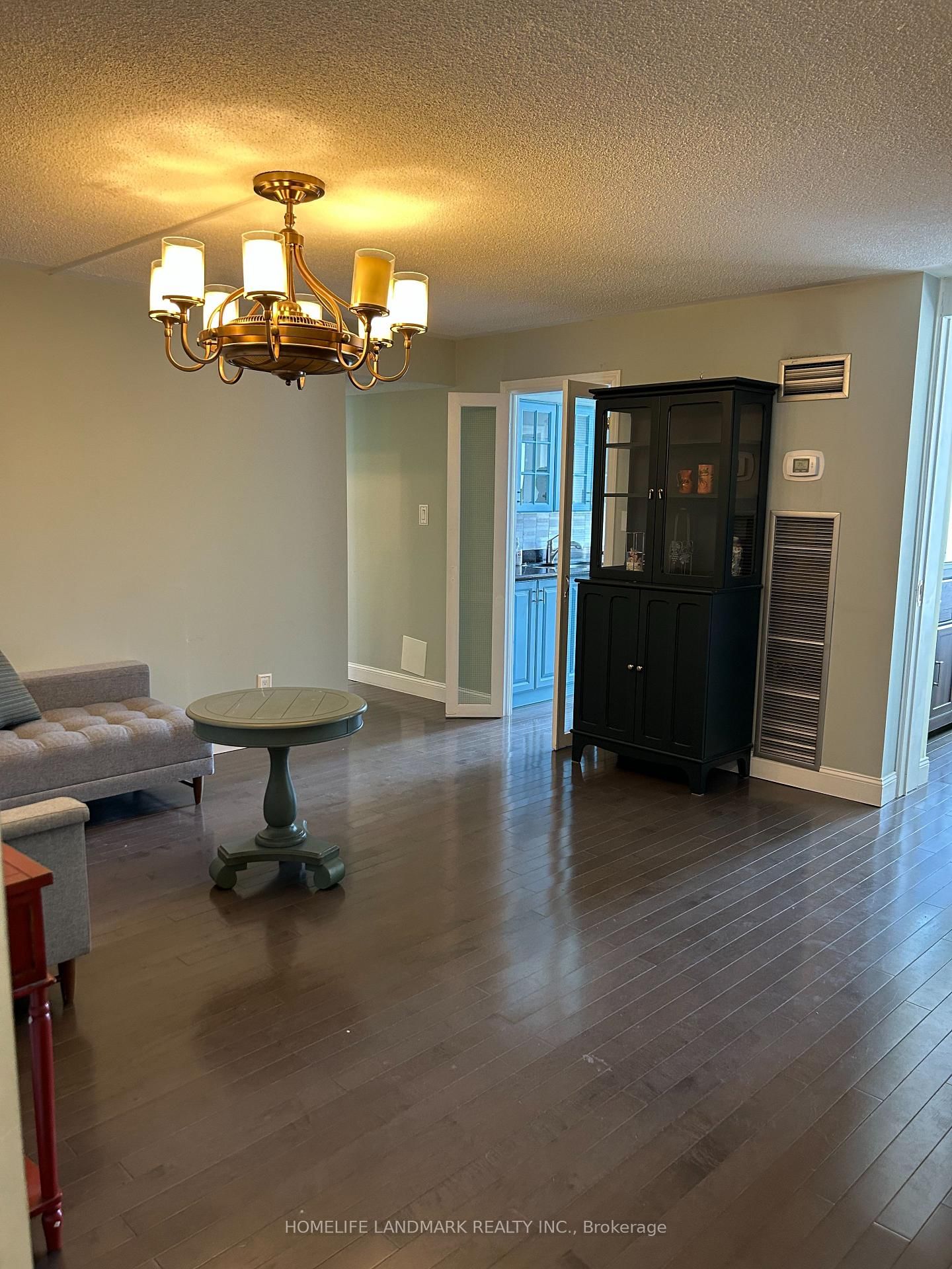 633 Bay St, unit 1907 for rent