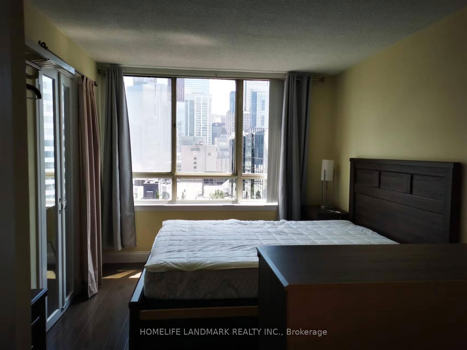 633 Bay St, unit 1907 for rent