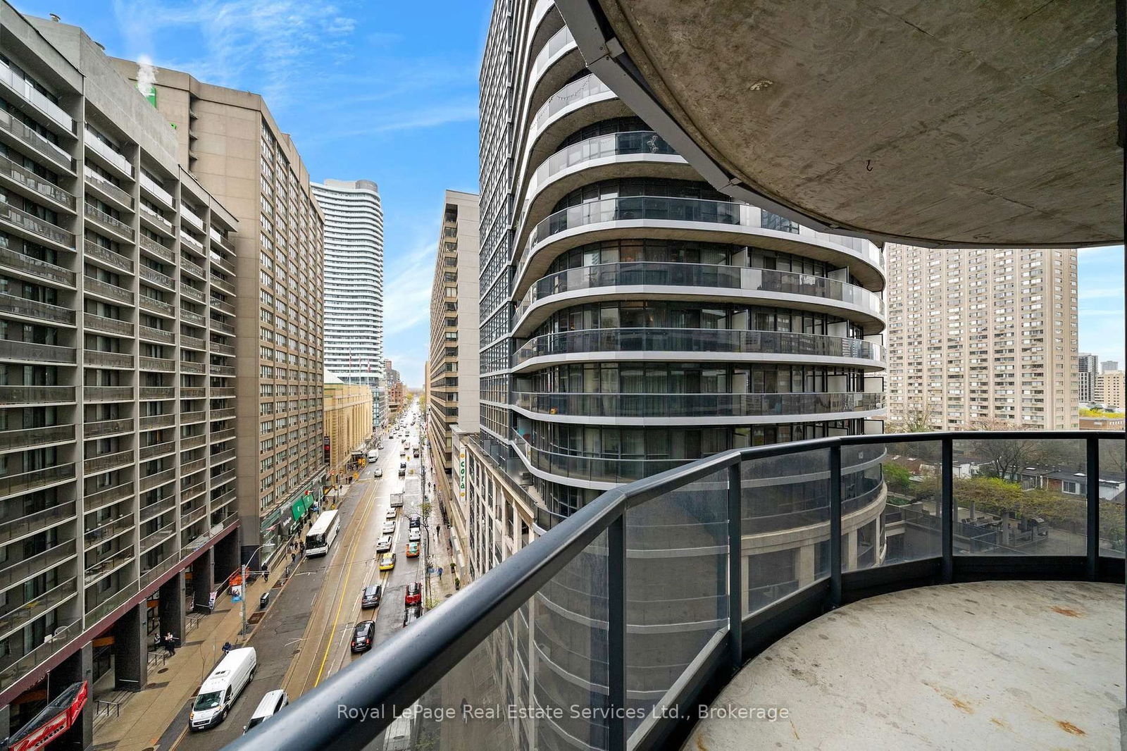 21 Carlton St, unit 905 for rent