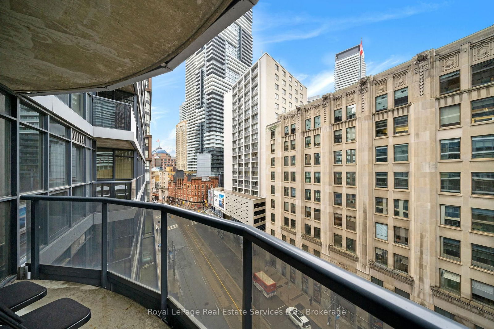 21 Carlton St, unit 905 for rent