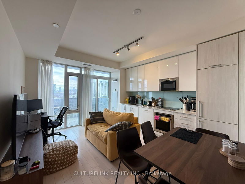330 Richmond St W, unit 1607 for rent