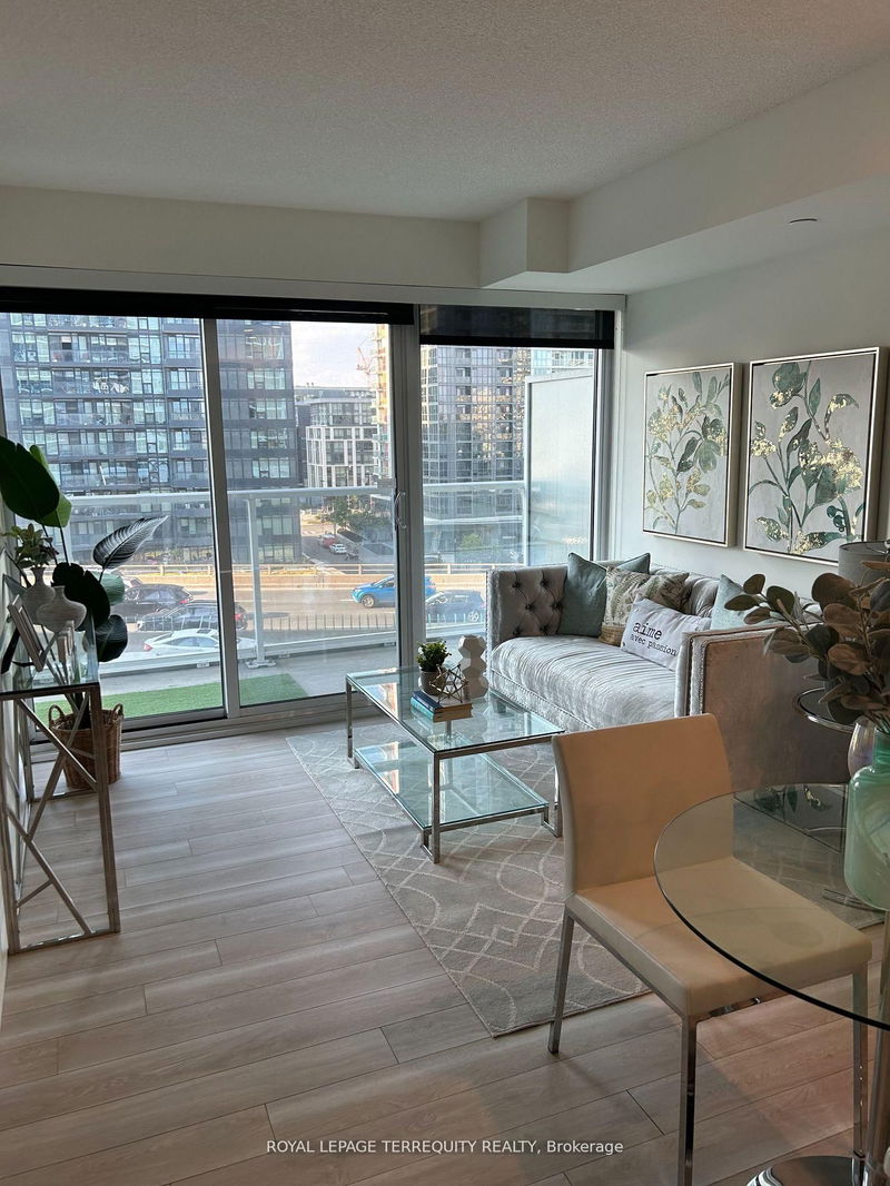 17 Bathurst St, unit 807 for rent