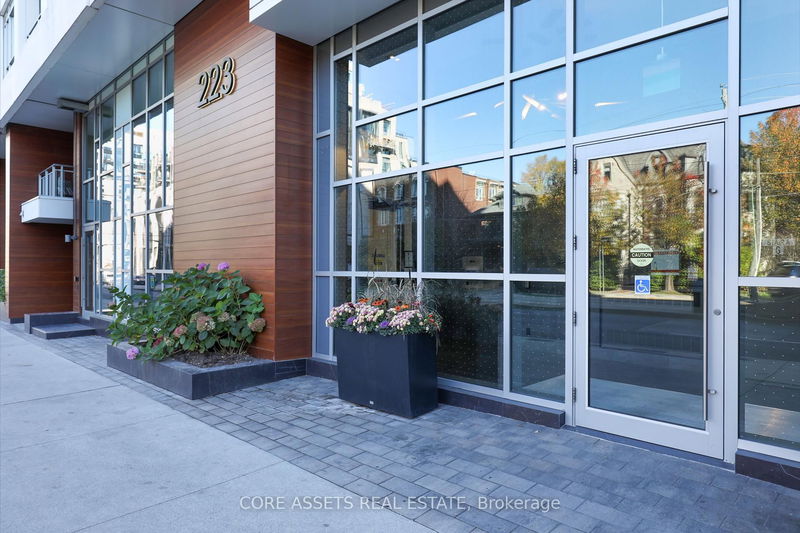 223 St Clair Ave W, unit 709 for rent