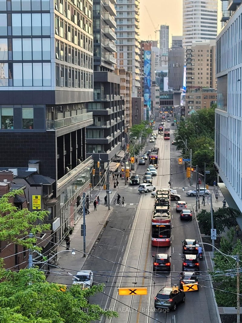219 Dundas St E, unit 707 for sale