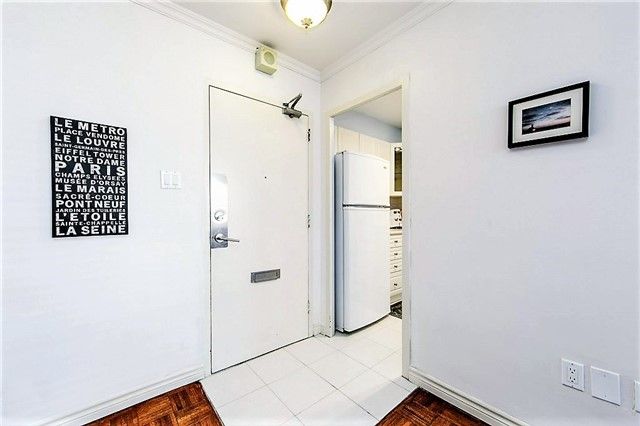 30 Gloucester St, unit 811 for sale - image #2