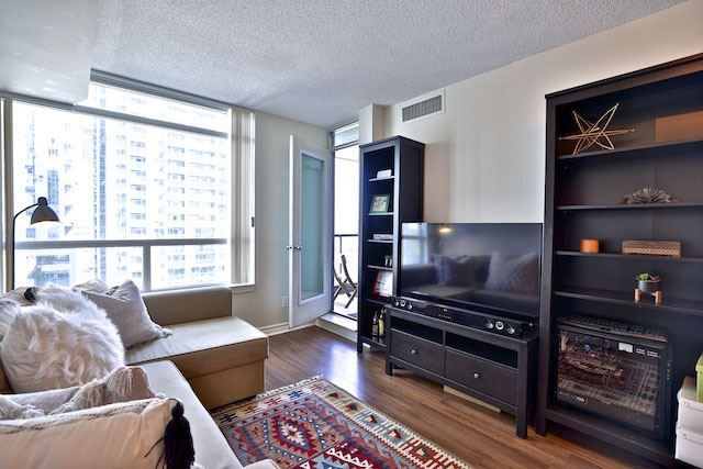 28 Harrison Garden Blvd, unit 1009 for sale - image #7