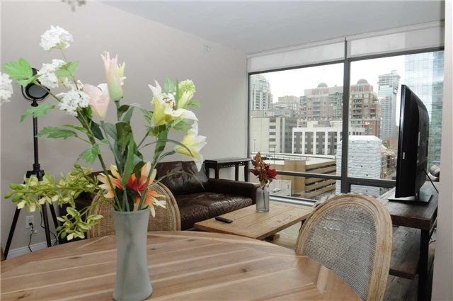 18 Yorkville Ave, unit 907 for sale - image #9