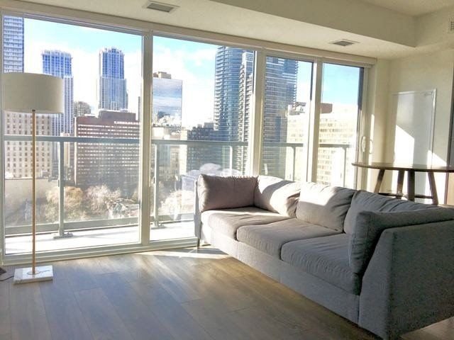 89 Mcgill St, unit 1512 for rent - image #4