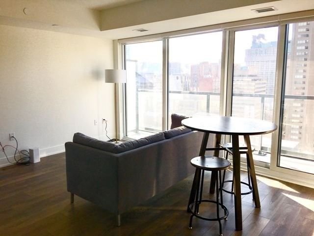 89 Mcgill St, unit 1512 for rent - image #5
