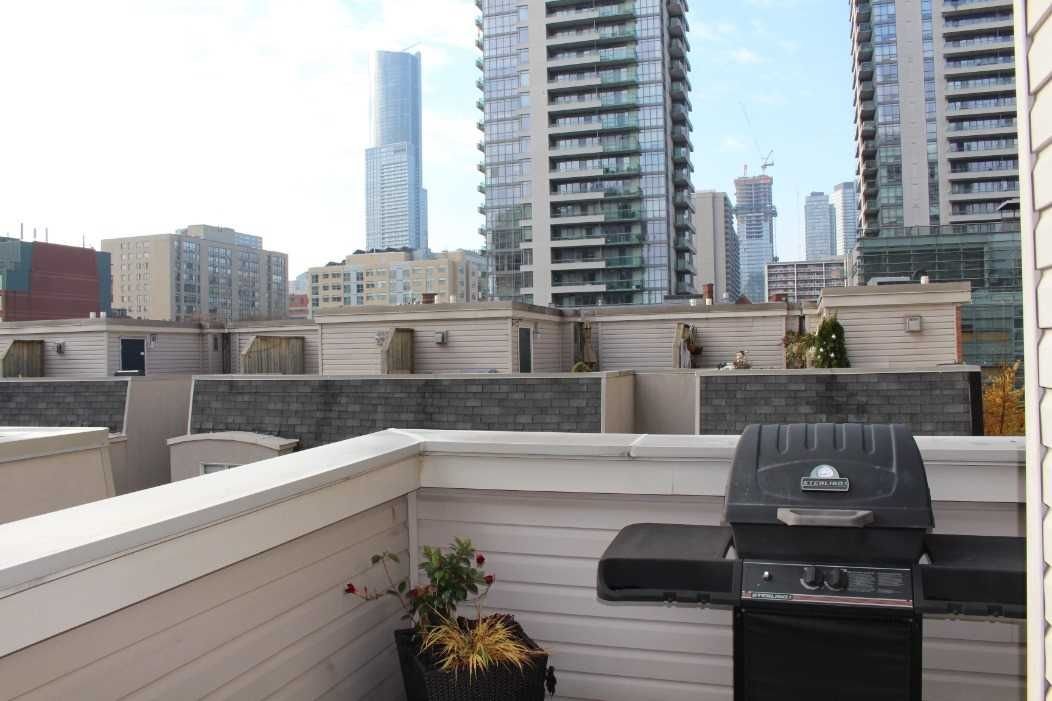 415 Jarvis St, unit 370 for rent - image #11