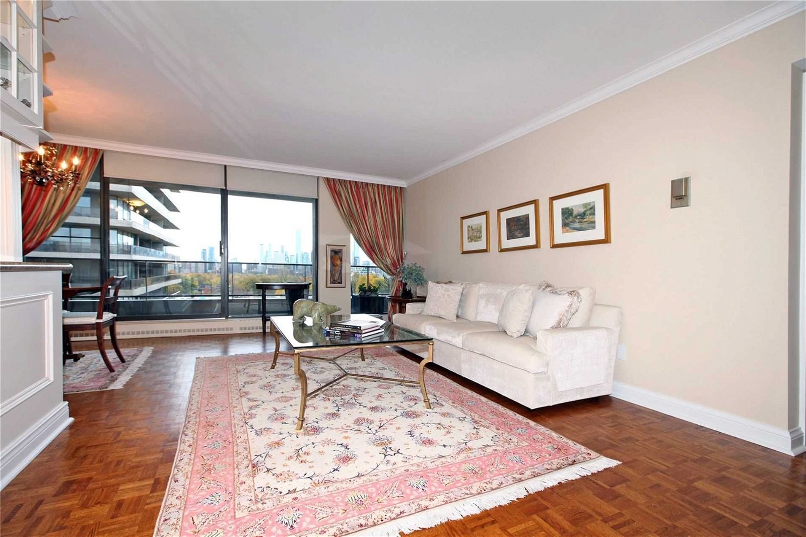 20 Avoca Ave, unit 705 for sale - image #4