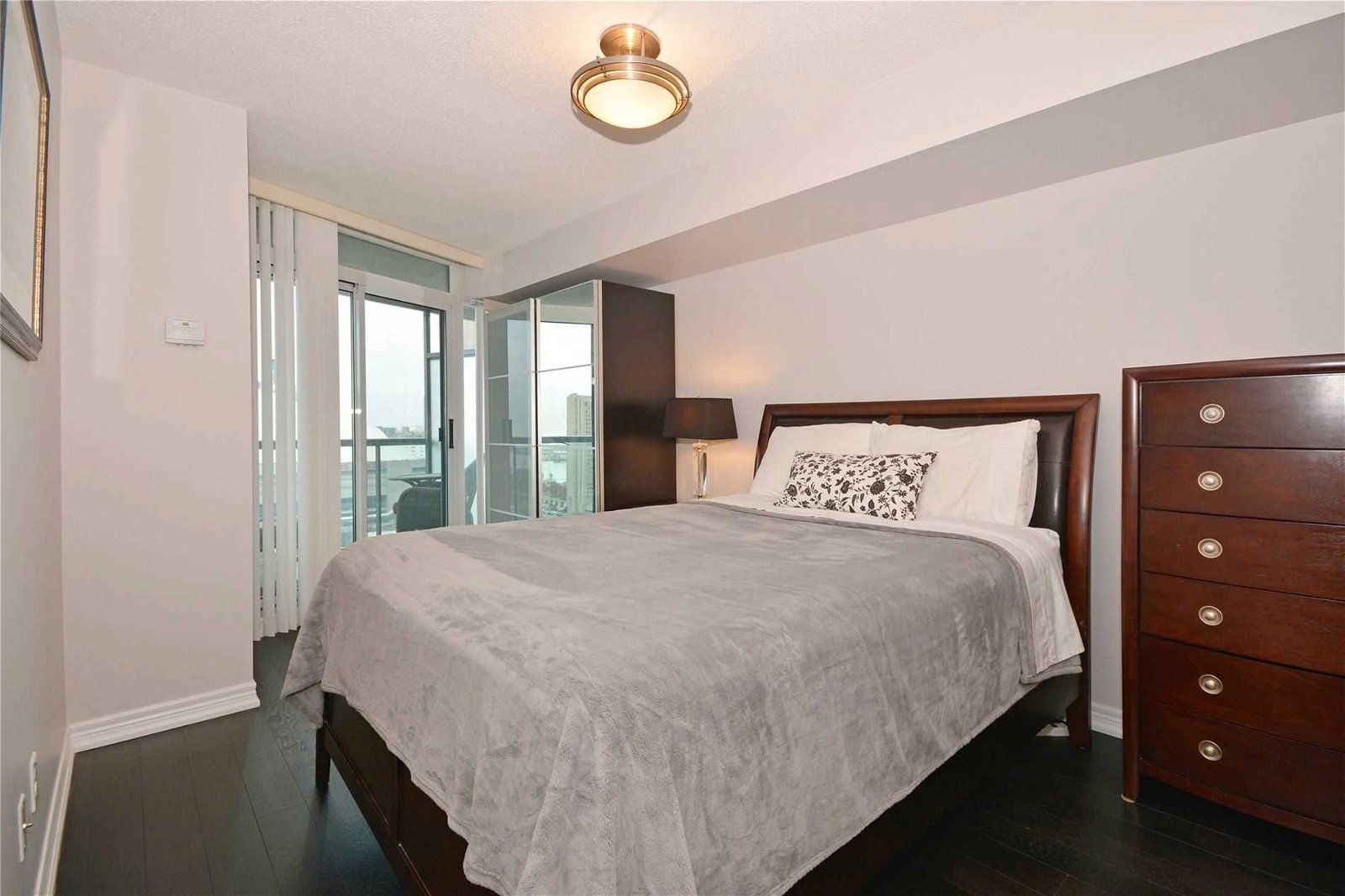 30 Grand Trunk Cres, unit 2711 for rent - image #11