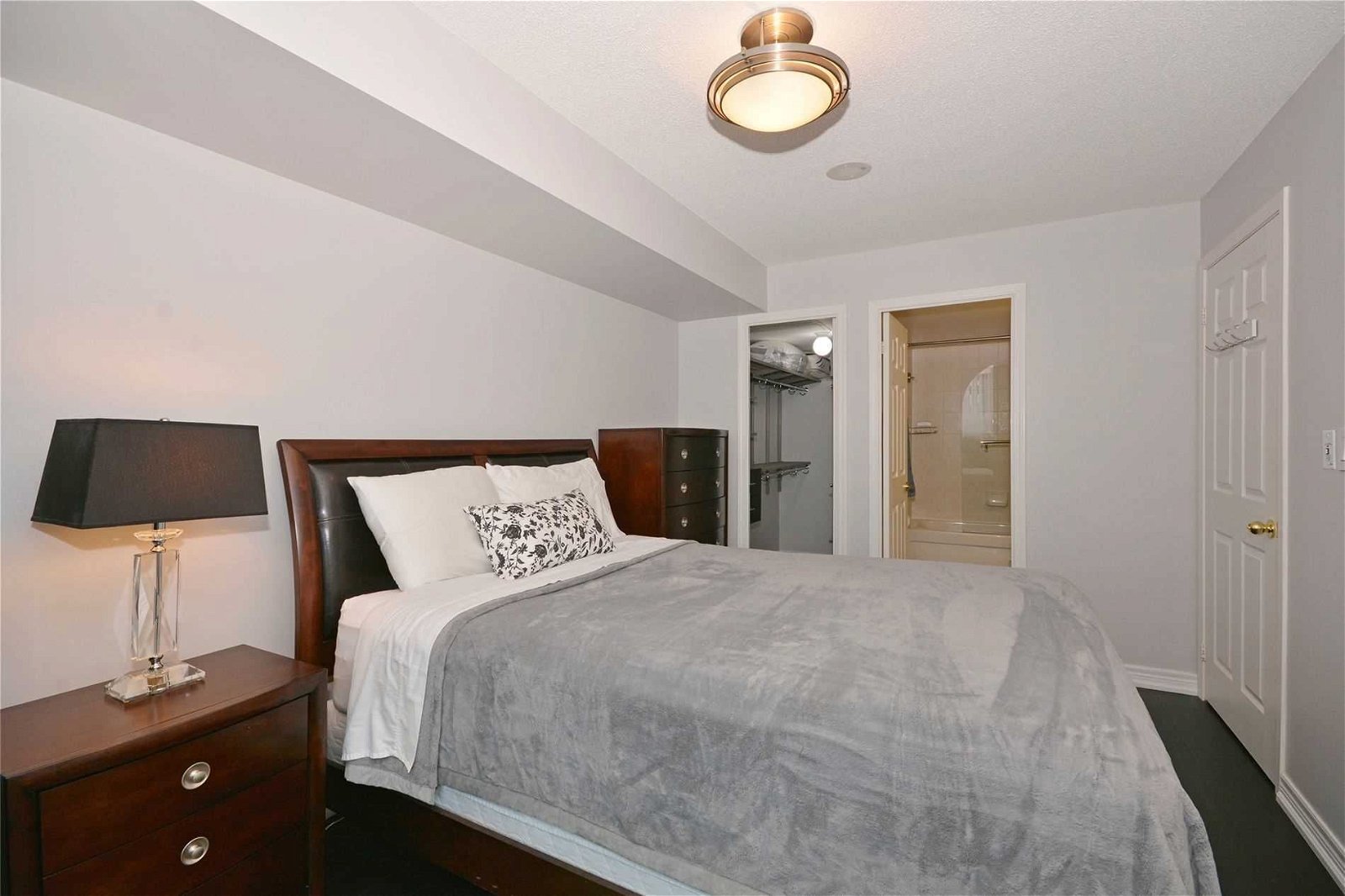 30 Grand Trunk Cres, unit 2711 for rent - image #13