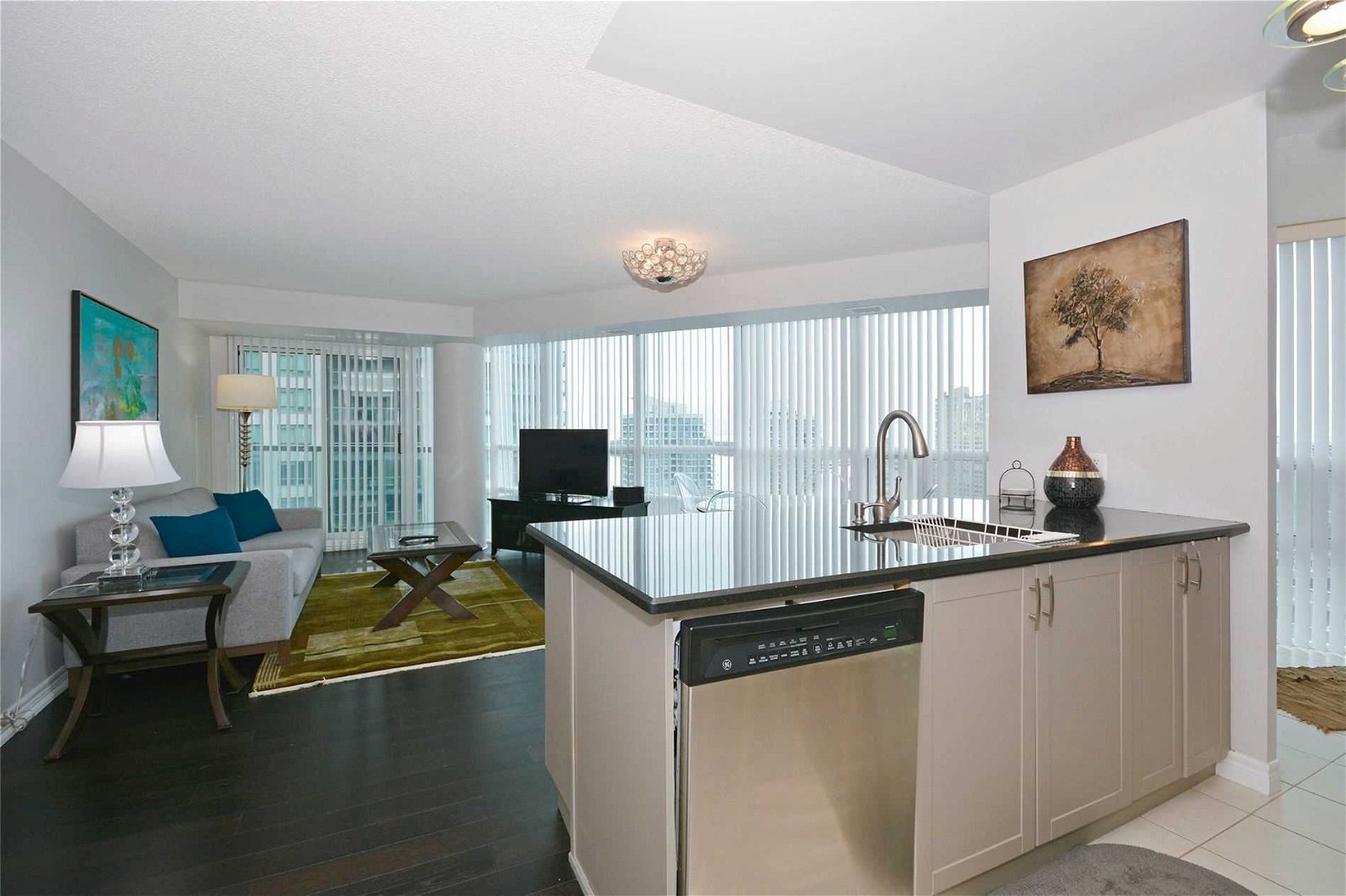 30 Grand Trunk Cres, unit 2711 for rent - image #7