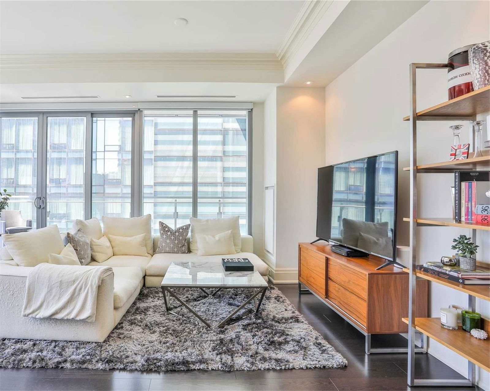 55 Scollard St, unit 706 for sale - image #3