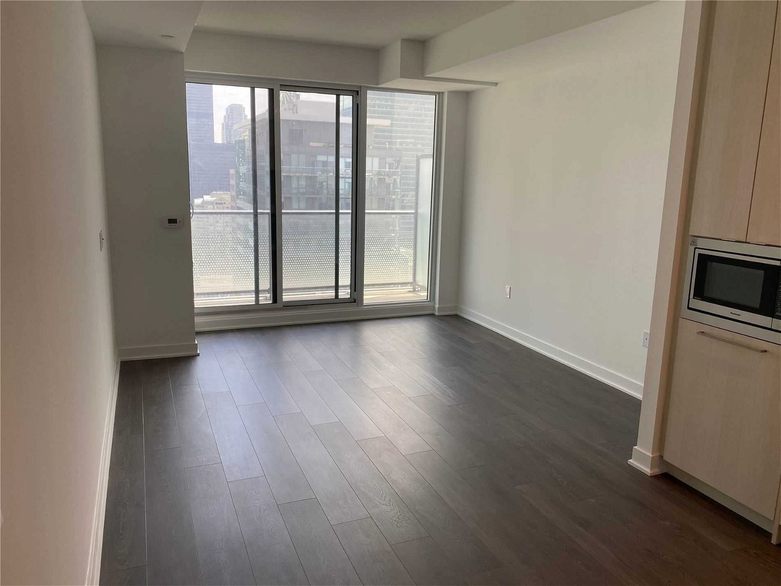 355 King St W, unit #3710 for rent - image #2