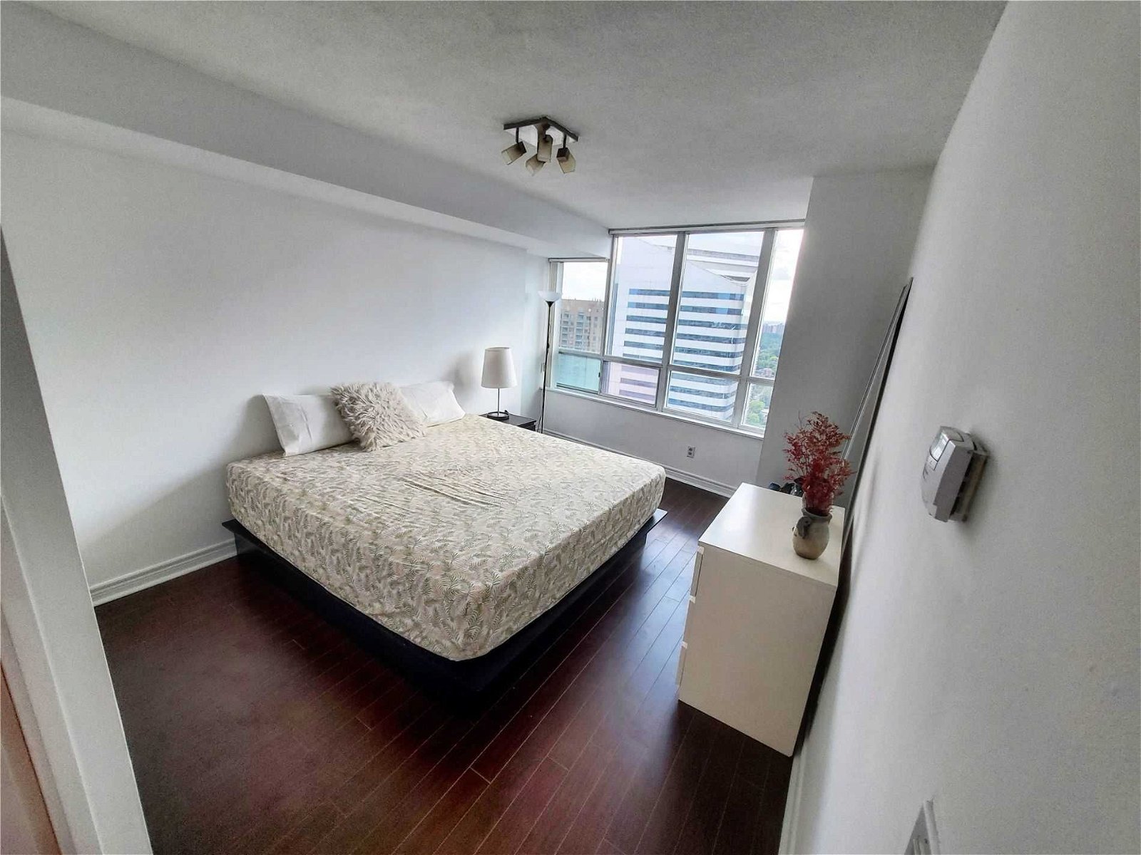 23 Hollywood Ave, unit 3302 for rent - image #7