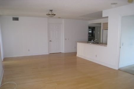 5 Northtown Way, unit 906 for rent - image #3