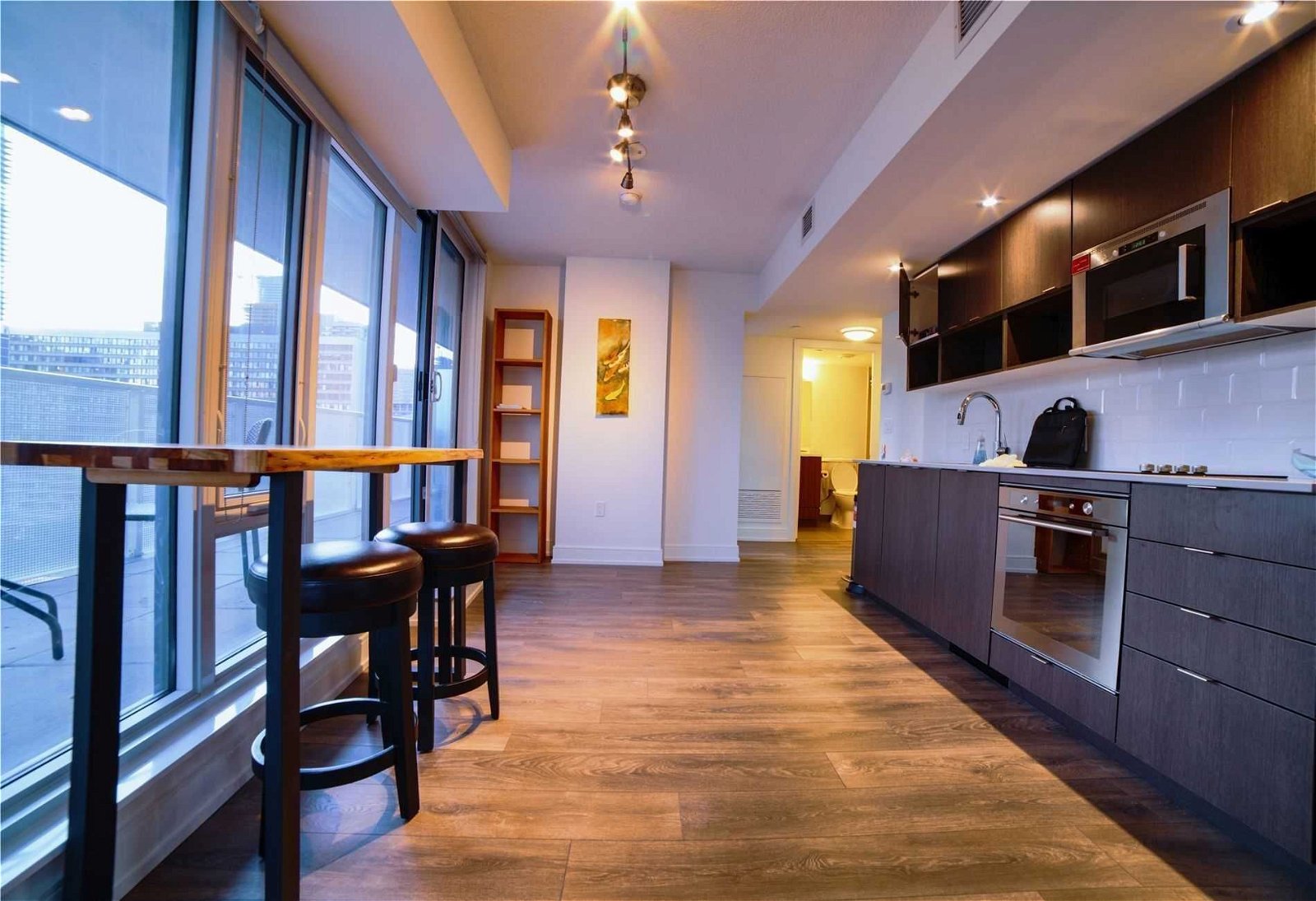 89 Mcgill St, unit 1011 for rent - image #3