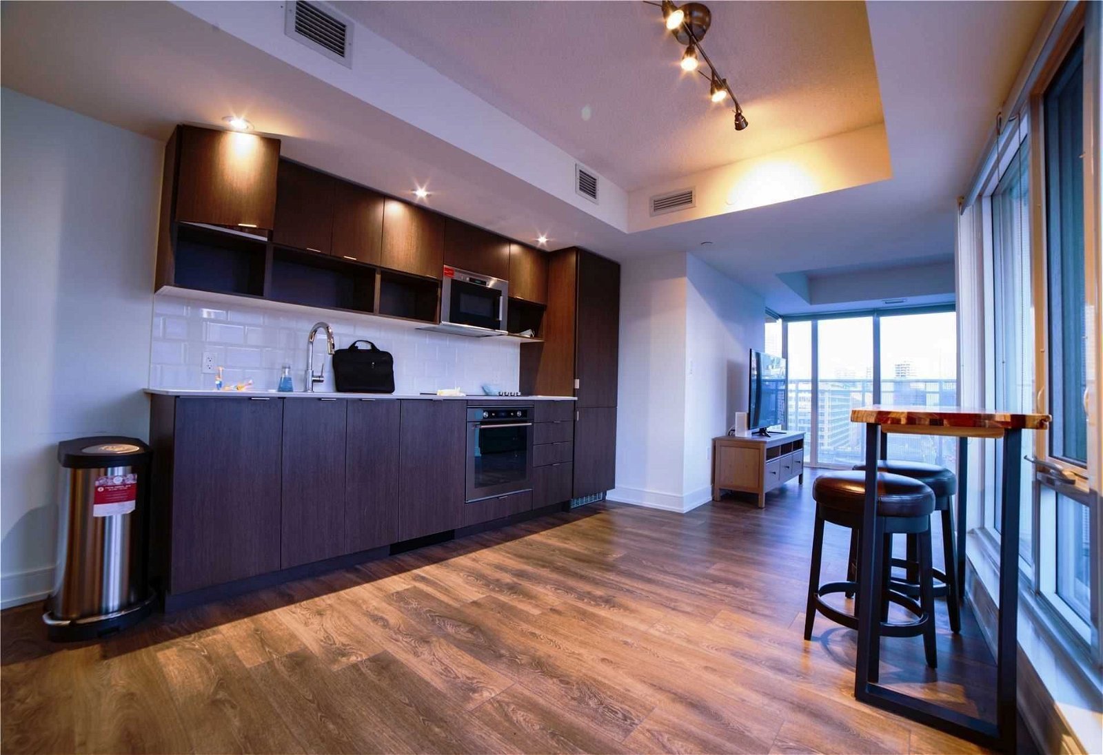 89 Mcgill St, unit 1011 for rent - image #4