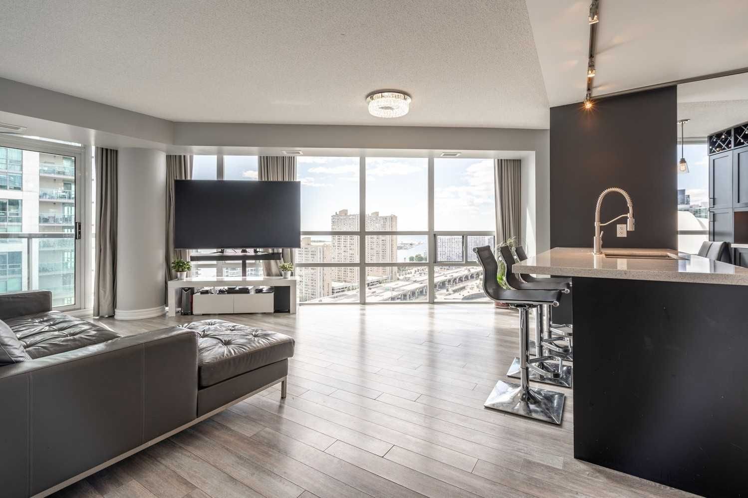30 Grand Trunk Cres, unit 2811 for sale - image #18