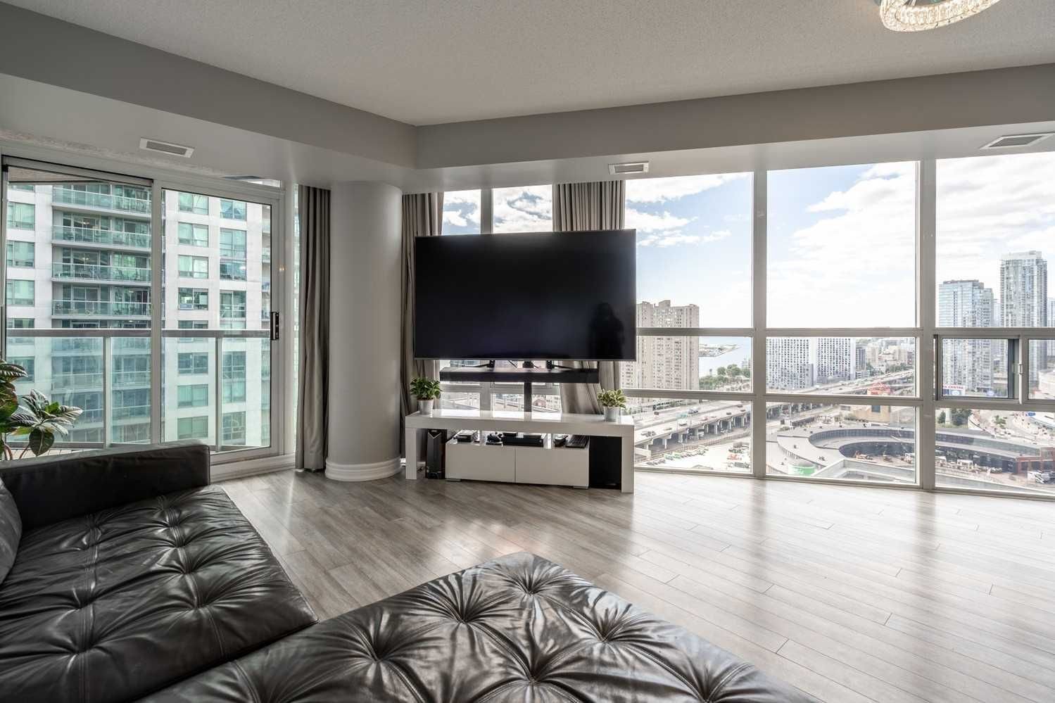 30 Grand Trunk Cres, unit 2811 for sale - image #8