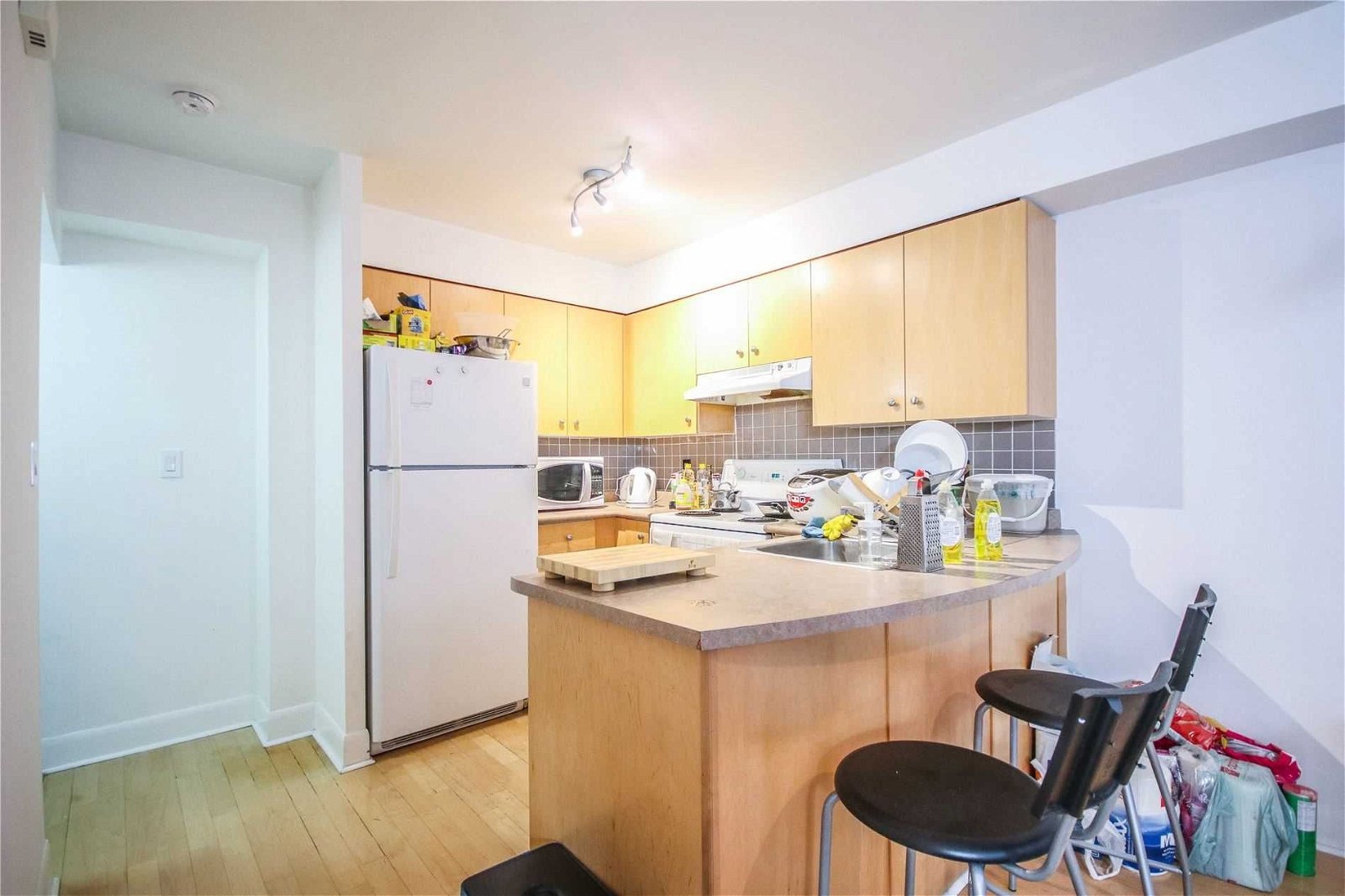 415 Jarvis St, unit 329 for rent - image #5