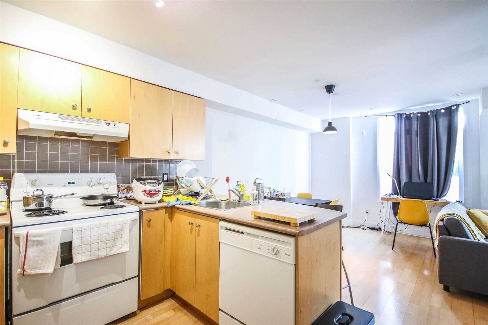 415 Jarvis St, unit 329 for rent - image #7