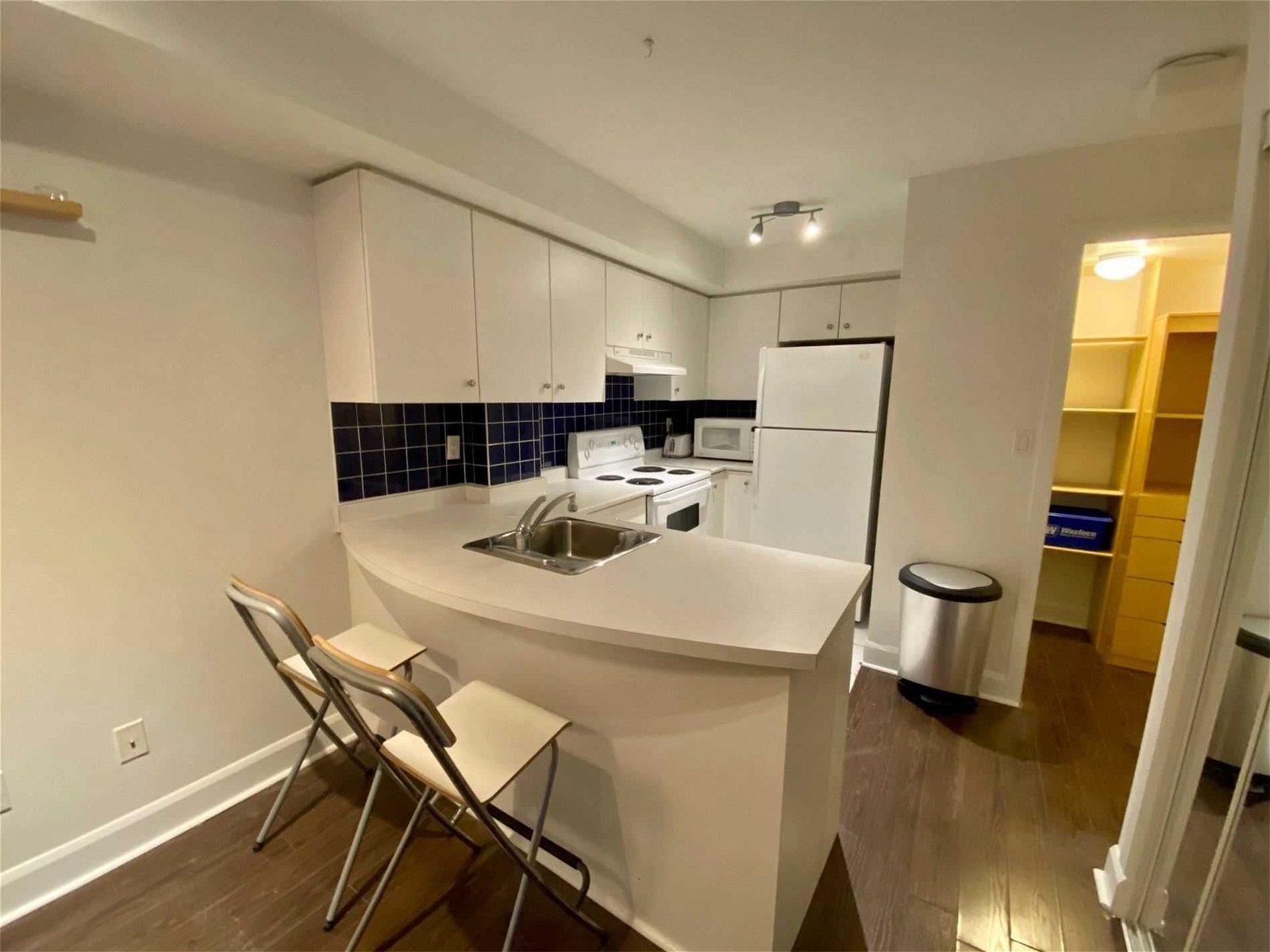 415 Jarvis St, unit 140 for rent - image #2