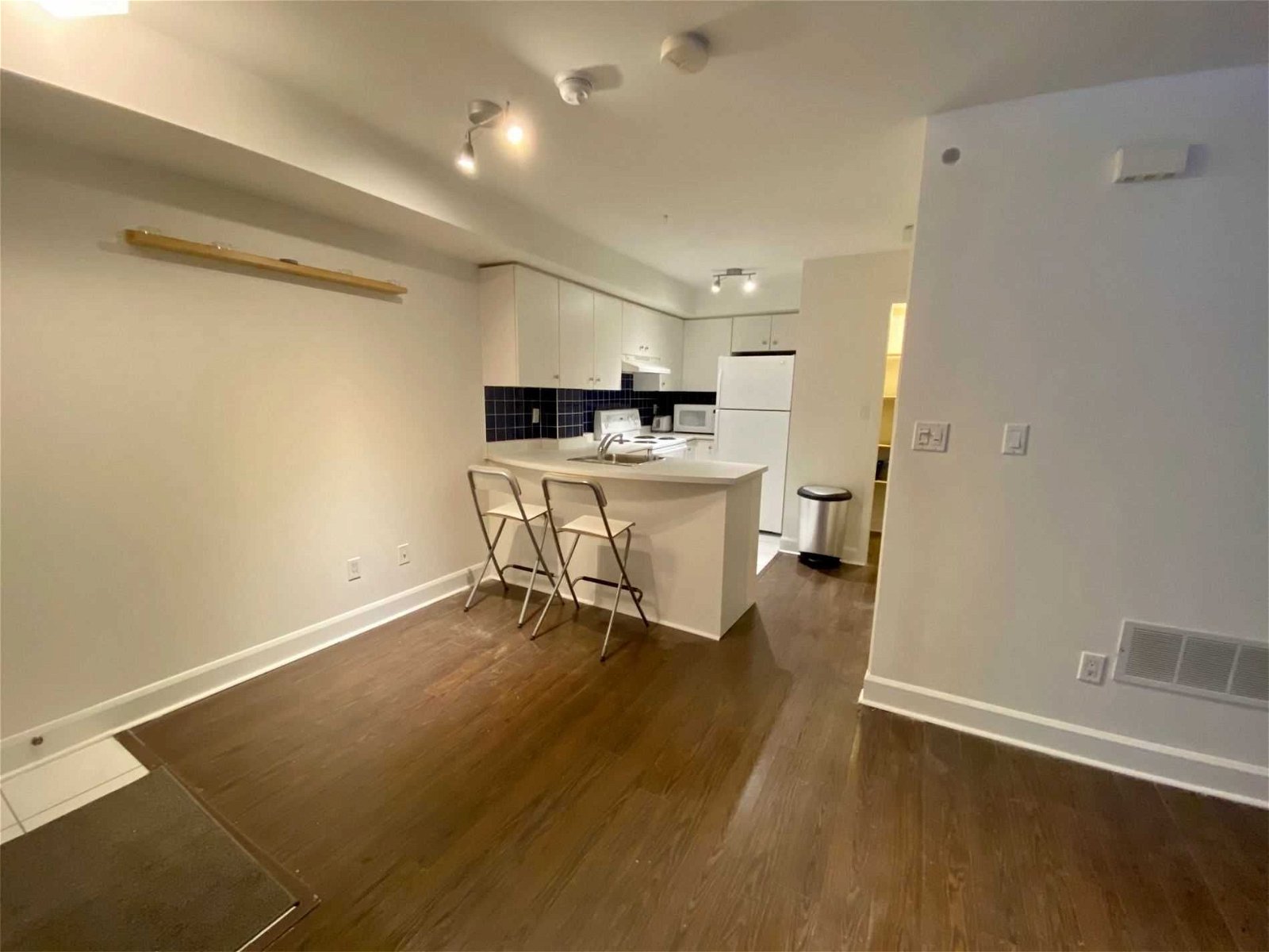 415 Jarvis St, unit 140 for rent - image #5