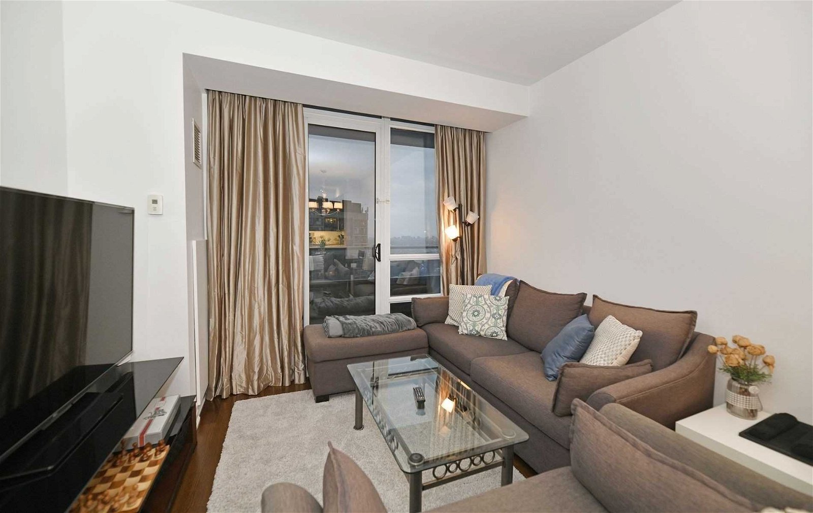 500 St. Clair  Ave W, unit 1807 for rent - image #2