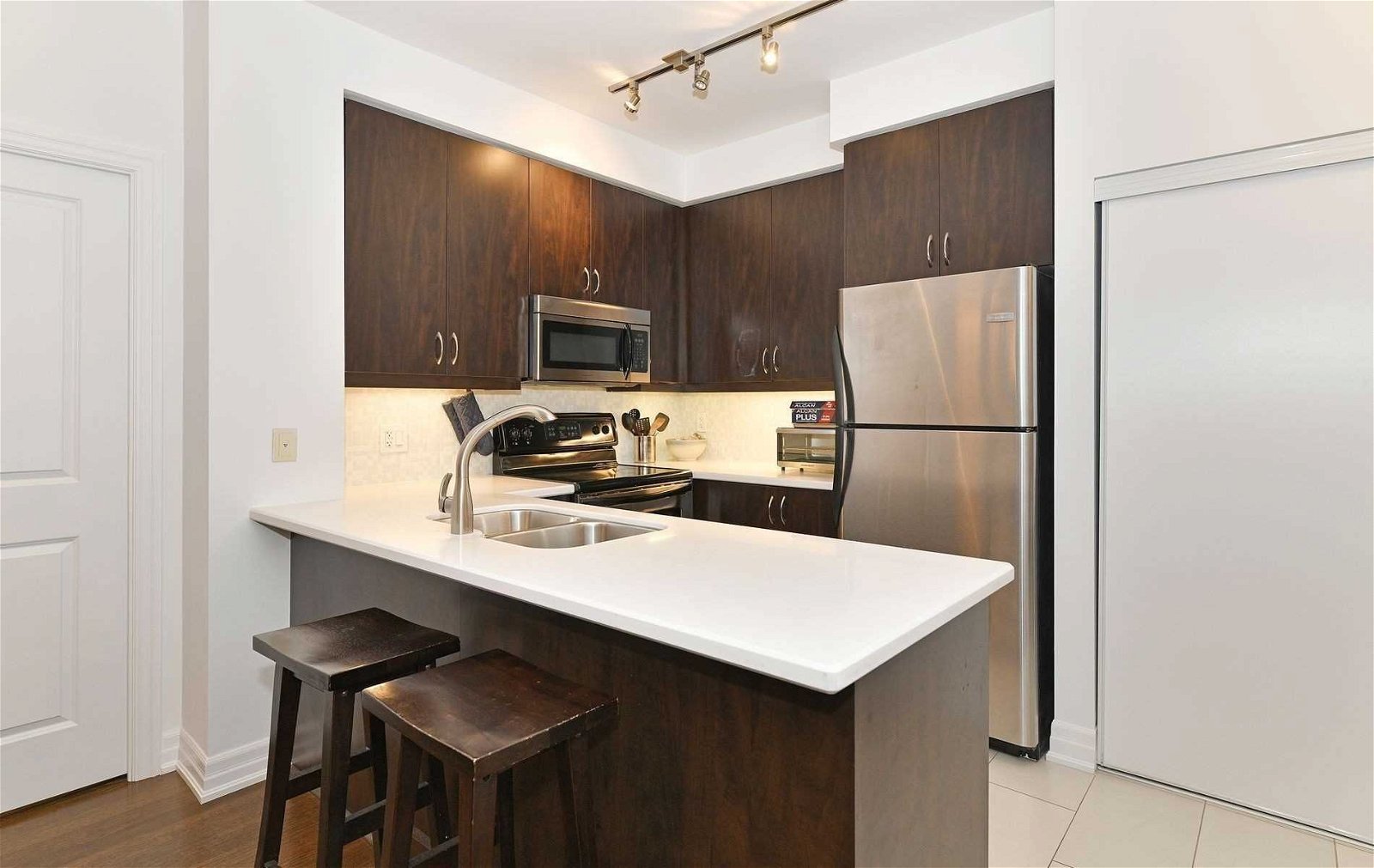 500 St. Clair  Ave W, unit 1807 for rent - image #5