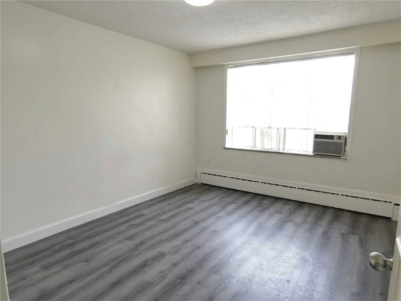 11 Churchill Ave, unit 205 for rent - image #2