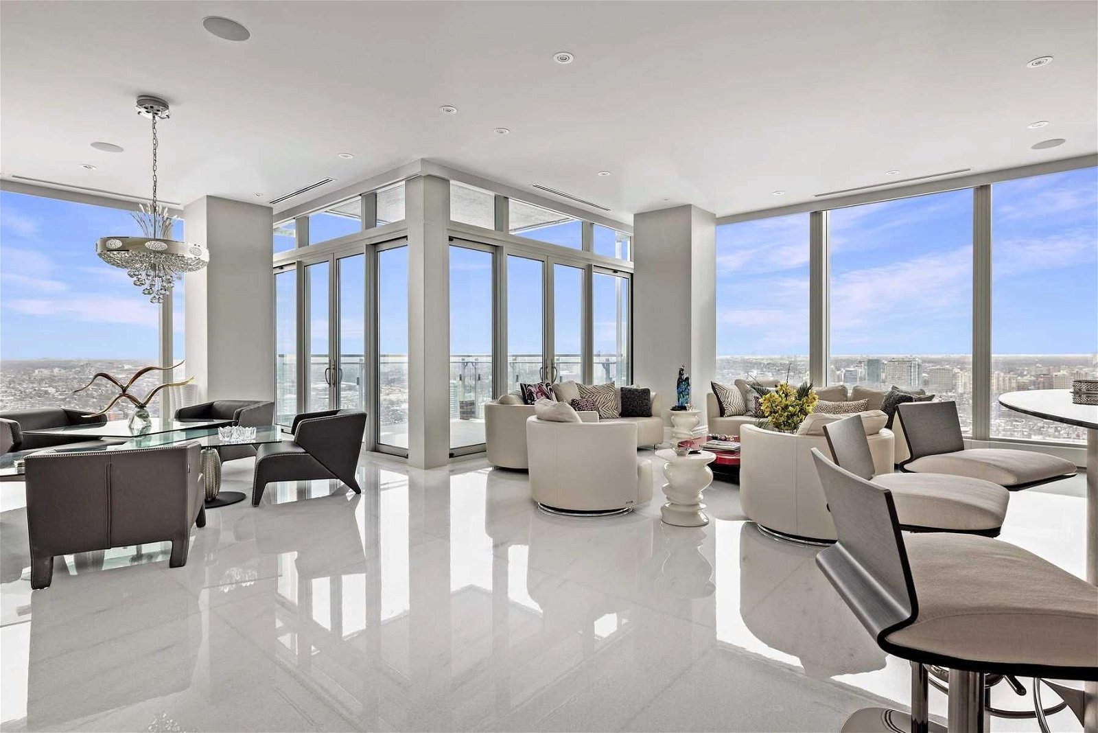 50 Yorkville Ave, unit 4001 for sale - image #1