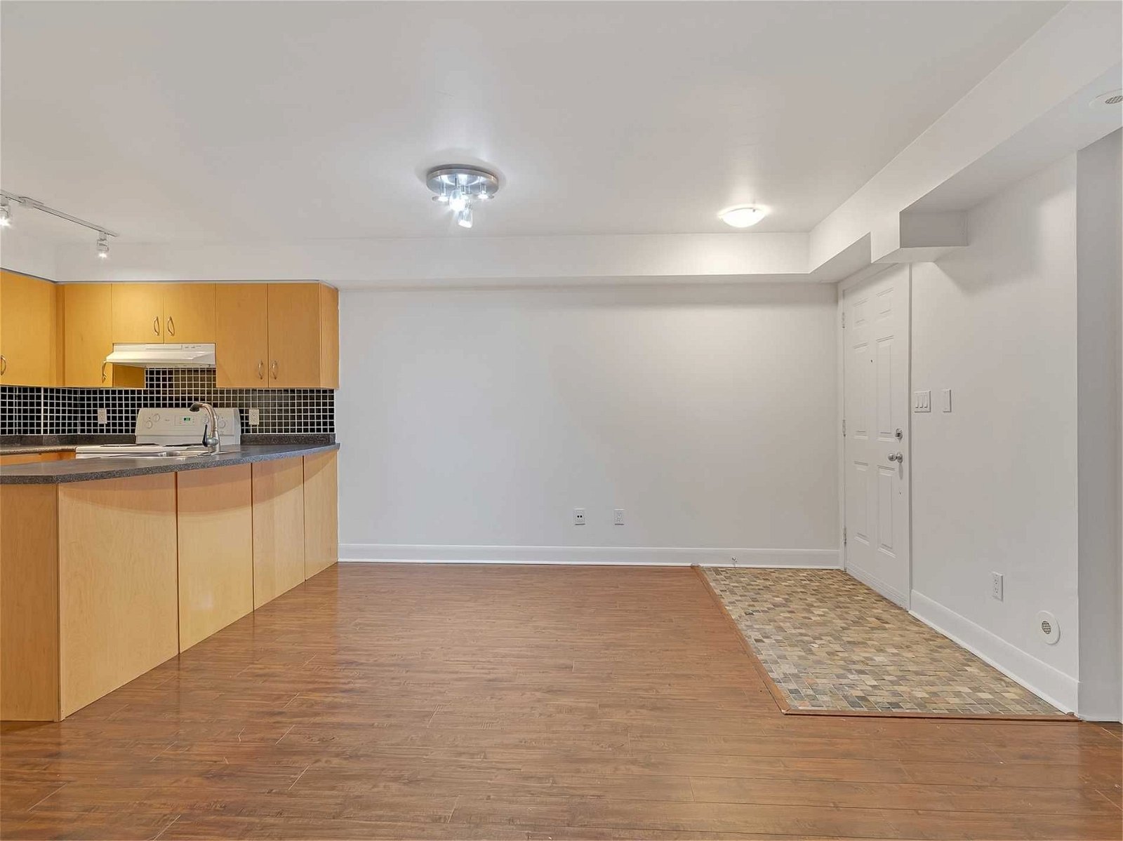 415 Jarvis St, unit 161 for rent - image #7
