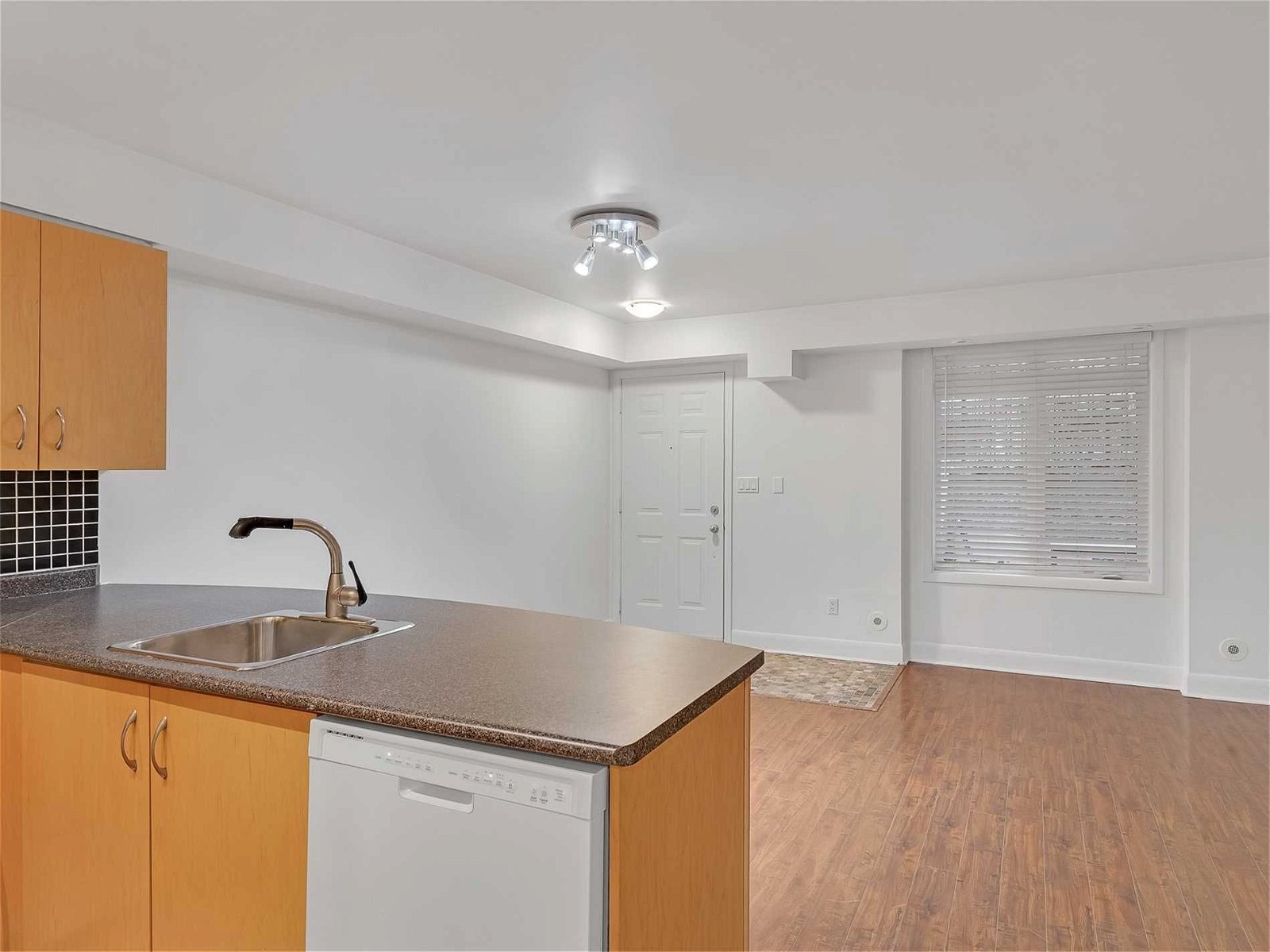 415 Jarvis St, unit 161 for rent - image #8