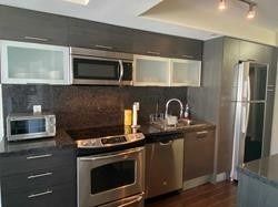 386 Yonge St, unit 1516 for rent