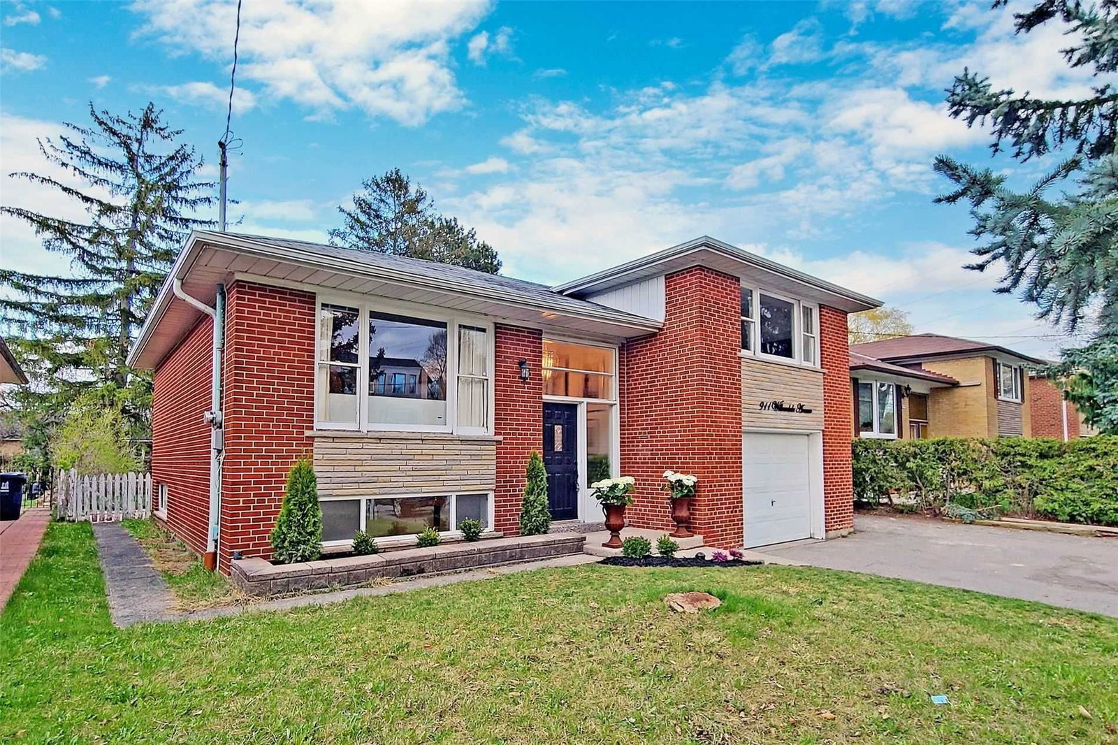 911 Willowdale Ave 3 Beds + 2 2 Baths