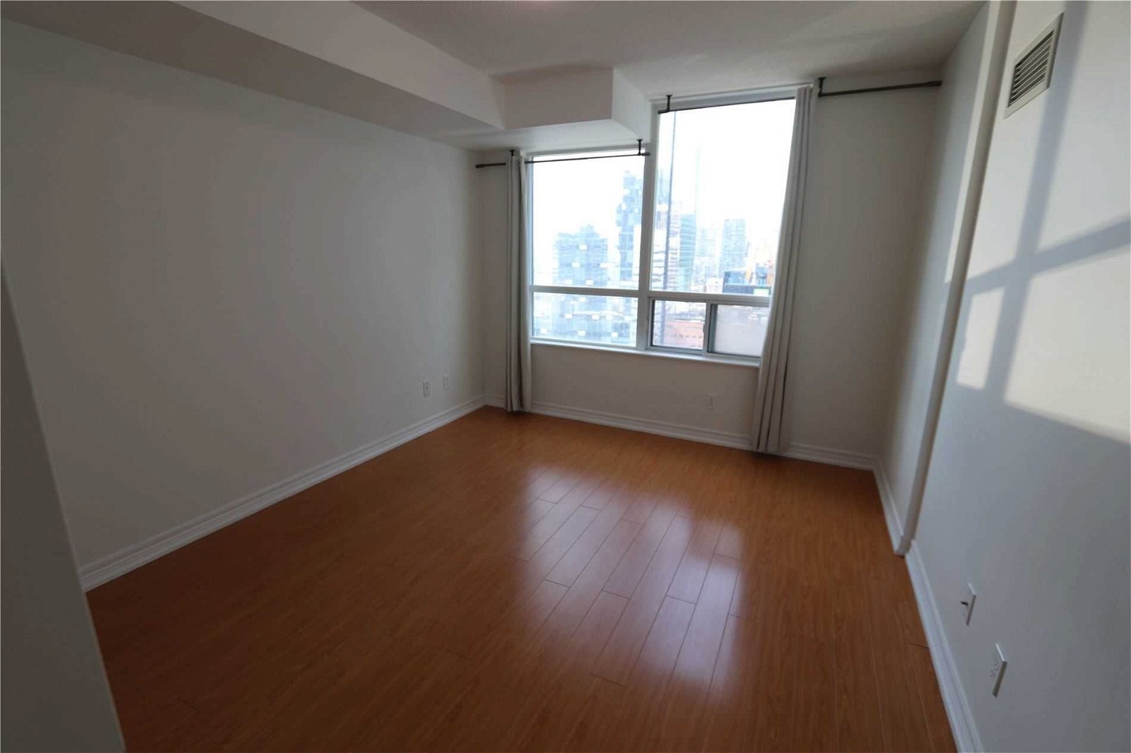 30 Grand Trunk Cres, unit 2903 for rent - image #10