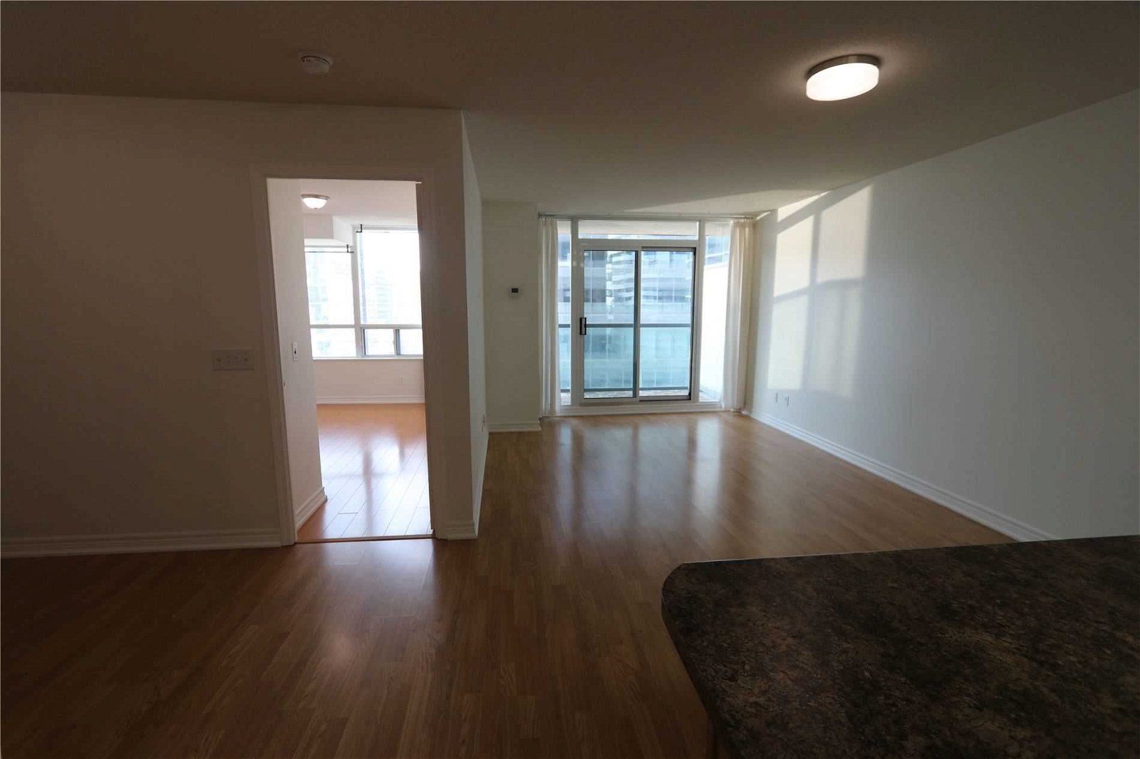 30 Grand Trunk Cres, unit 2903 for rent - image #6