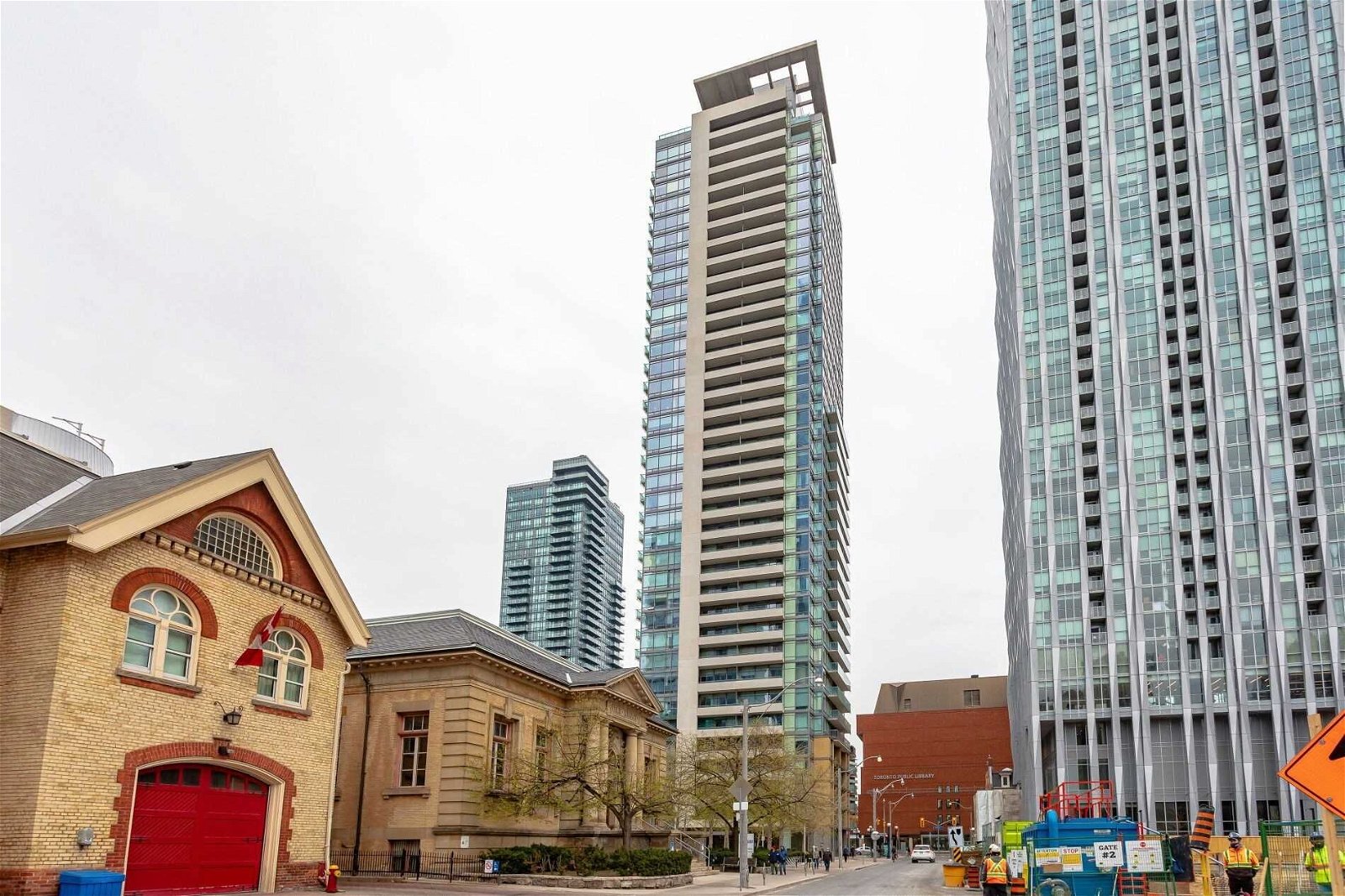 18 Yorkville Ave, unit 418 for sale - image #1