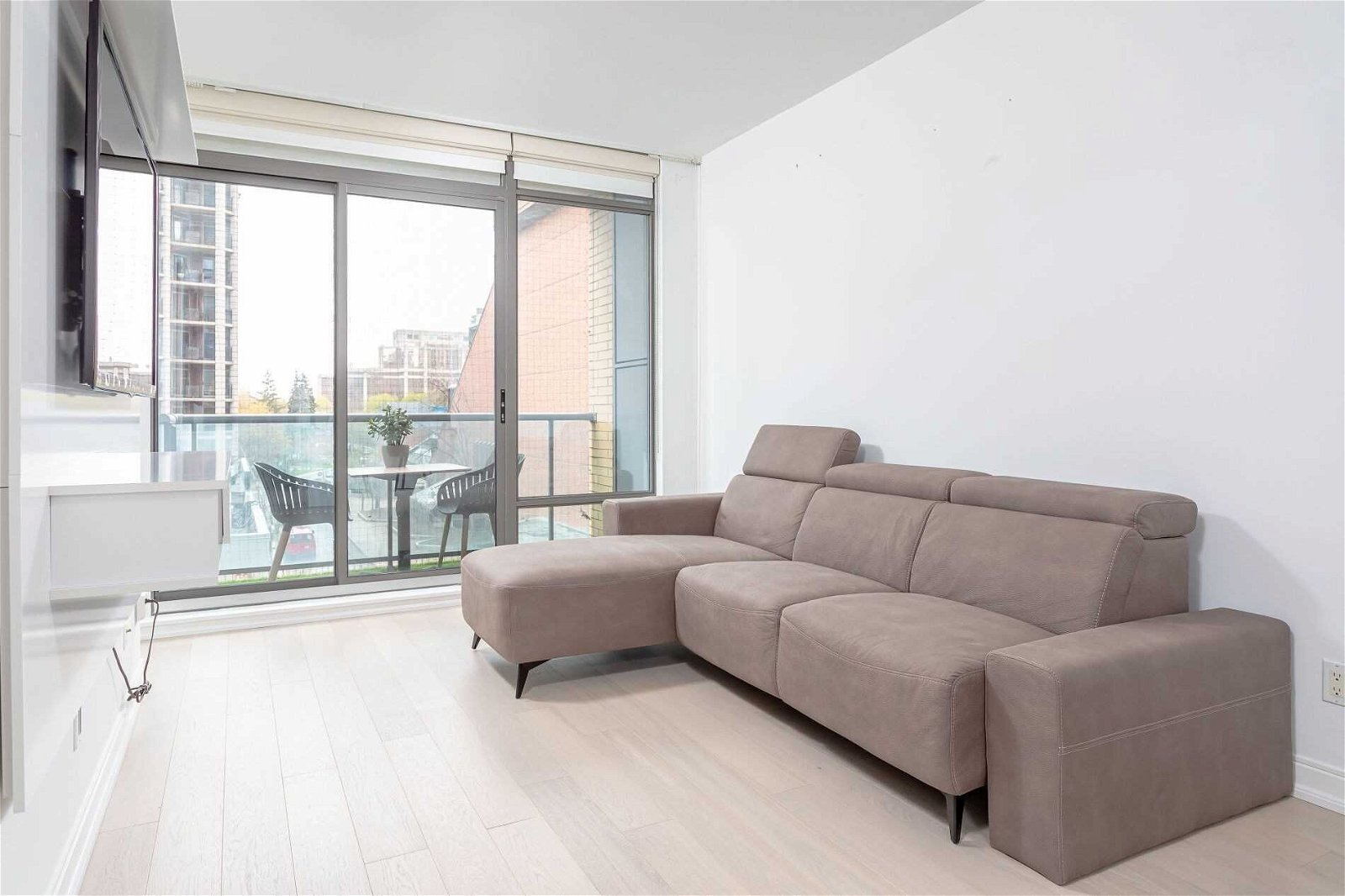 18 Yorkville Ave, unit 418 for sale - image #11
