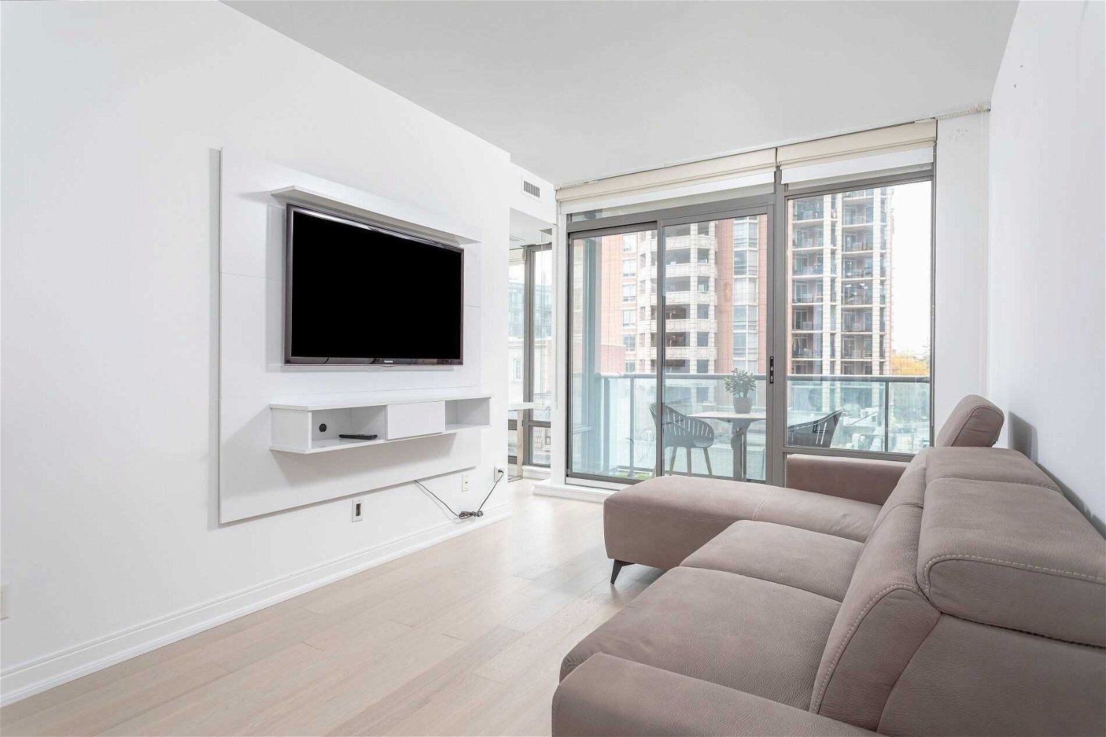 18 Yorkville Ave, unit 418 for sale - image #12