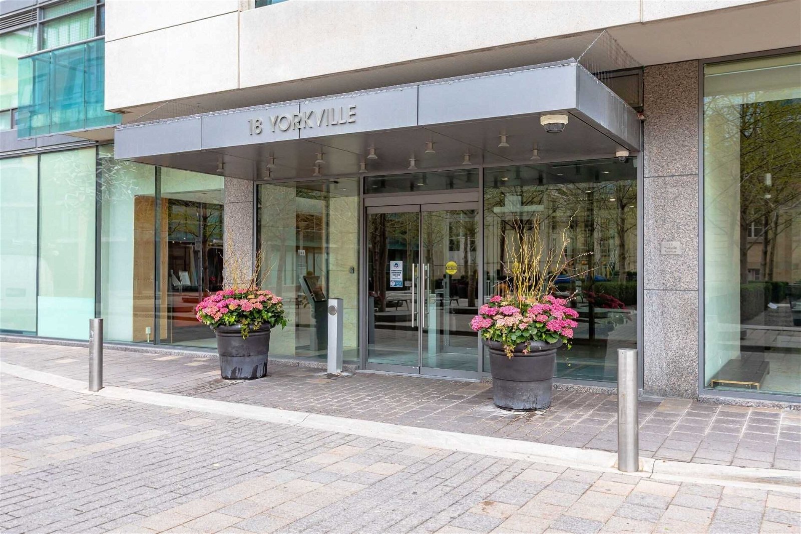 18 Yorkville Ave, unit 418 for sale - image #2